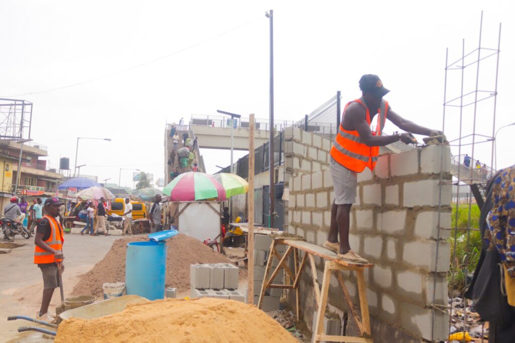 erection of fence at adegbola street img 2