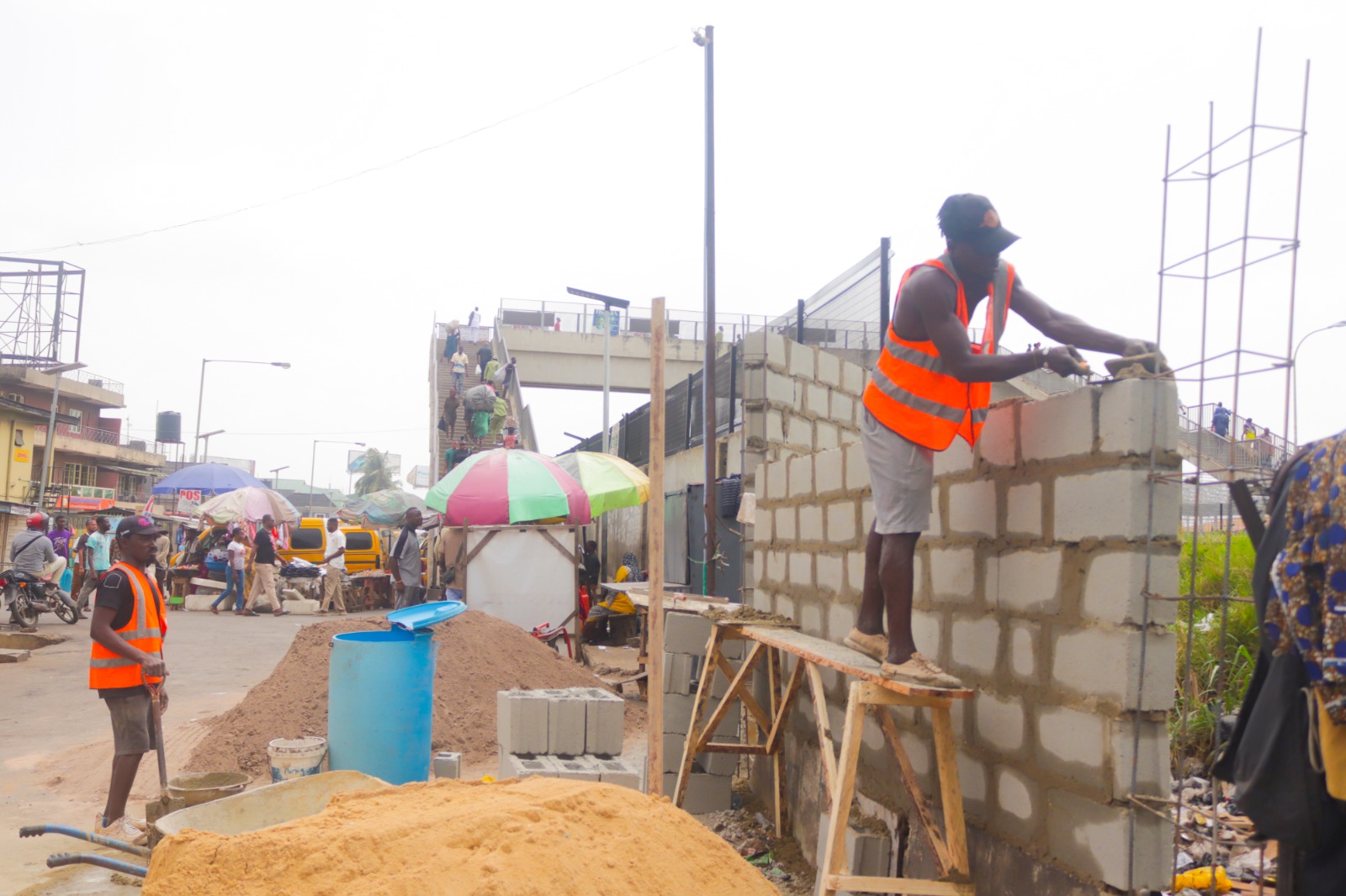 erection of fence at adegbola street img 2